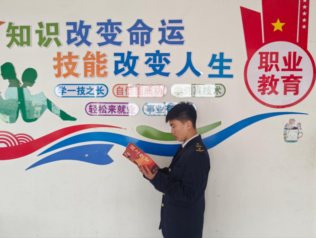 ?在科学星辰中触摸信仰的温度  《国之脊梁—中国院士的科学人生百年》